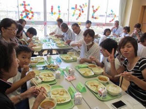 IMG_0935 みなでわいわいおいしいカレーでした。\