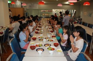 IMG_5606 宿泊学習の夕食の様子です。いただきます。\