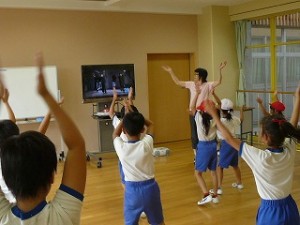 P1120449 低学年のダンス練習(ちびっ子エグザイル・・・)\