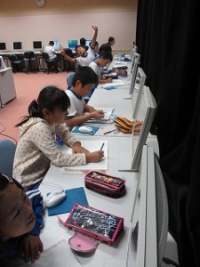 IMG_1163 4年生のPCでの調べ学習の様子です。\