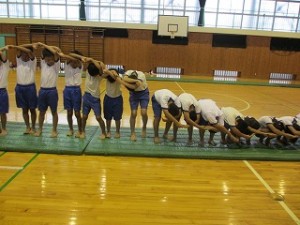 IMG_1177 4・5・6年生の組体操での波はきれいです。お楽しみに。\