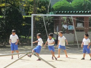 IMG_1188 台風後風が強くてもへちゃらです。おもいっきりサッカーをしました。\