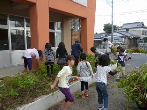 P1130083 花壇の模様替え作業