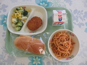 11月15日 ブロッコリーサラダ スパゲッティみそソース カレーコロッケ