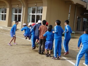 P1130381 業間運動 縦割り班活動\
