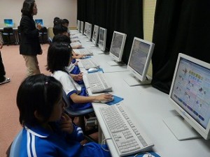 P1130575 PC学習の様子\