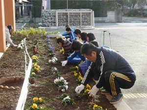P1140254 朝の奉仕活動 6年生\