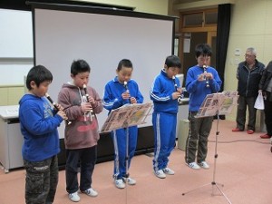IMG_1785 福祉についてパワ-ポイントでの発表とリコーダーの発表。がんばりました。\