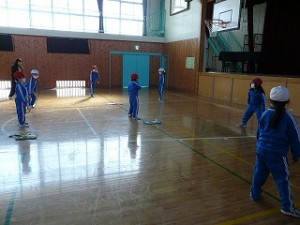 P1140407 1・2年生の体育の様子\