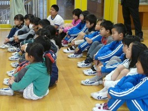 P1140873 今年度最後の読み聞かせです。\