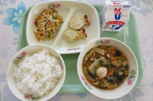 5月28日 中華丼とコーンかまぼこ、もやしのナムル