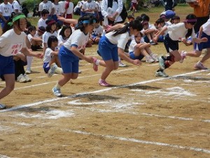 IMG_0339 100m女子スタートです。負けないぞ!\