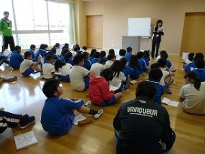P1150518 全校遠足の事前指導の様子\