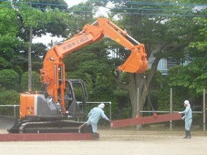 P1160428 グラウンドの作業風景