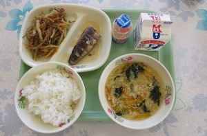 7月10日 いわしの梅煮とカラフルきんぴら、かき玉汁\