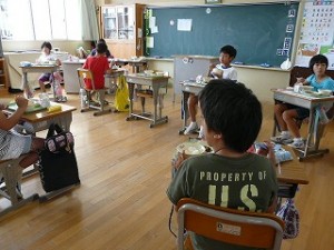P1160717 楽しい給食 6年生\