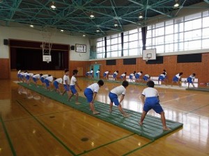 IMG_0555 高学年の組体操の練習風景