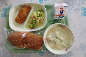 10月17日 バターパンとチーズ入りささみフライ、カリカリサラダ、秋のシチュー