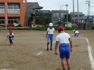 P1180026 低学年は石拾い作業