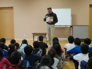 P1180641 ジェラルド先生による英語の読み聞かせ\