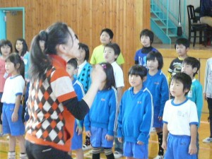 P1180657 のびのびと歌っています。\
