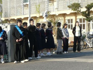 P1180702 卒業生の皆さんもかけつけてくれました。\\