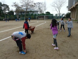 P1190045 朝の奉仕活動 4年生\