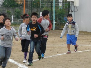 P1190053 業間マラソン 頑張っています!\