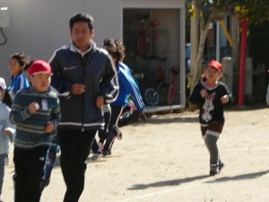 P1190207 体力づくり 業間マラソンの時間です。\