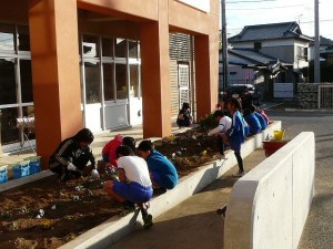 P1190254 朝の奉仕活動 4年生\\