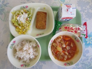 12月20日 エビチャーハンとフライドチキン、カリカリサラダ、ミネストローネ、オムレットケーキ