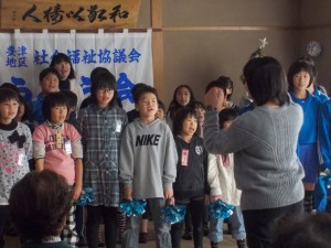 DSCN0437 合唱の披露