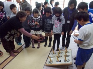 DSCN0457 ふれあいタイム 輪なげ遊び