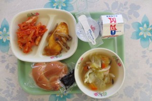 IMG_0613 米粉パン、チョコクリーム、オムレツきのこソース、ペンネイタリアン、野菜スープ、ピーチヨーグルト\\\