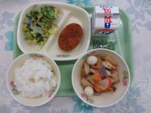 IMG_0625 おでん、コロッケ、海藻サラダ