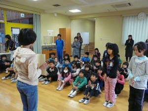 P1190368 児童朝会の様子(表彰)\
