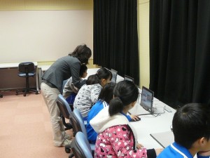 P1190500 パソコン学習の様子\