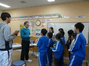 P1190587 英語学習の様子\