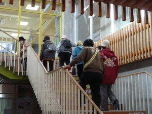 P1190634 地域の方々も避難してきました。\