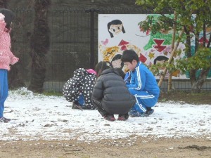 P1190679 元気に雪合戦