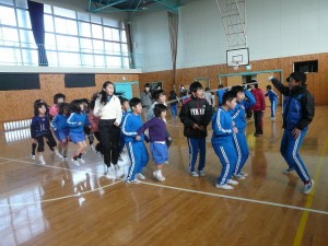 P1190732 長縄(縦割り班跳び)\