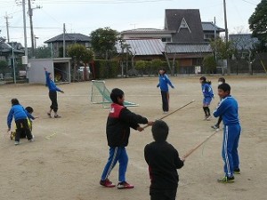 P1190799 縄跳び、剣道など元気です。(高学年)\