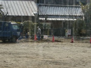 P1190868 遊具の設置工事がはじまりました。楽しみですね。\