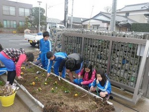 P1200207 朝の奉仕活動 4年生\