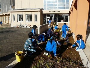 P1200282 2・3年生 5年生の奉仕活動\