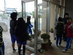 P1200384 奉仕活動 4年生\
