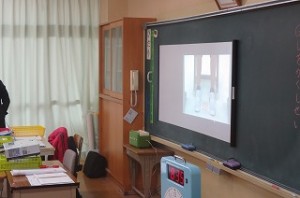 IMG_0964 1年生は,「姿勢」についての学習をしました。\