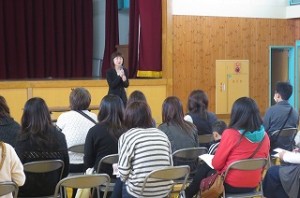 IMG_0973 鹿嶋市教育委員会教育委員の矢幡久美子さんよりご挨拶をいただきました。\