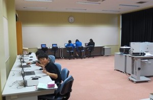 IMG_1042 本日,⒍校時の授業風景です。6年生が,夫婦塚古墳や全校遠足で行く施設につて調べています。\
