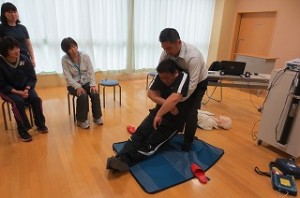 IMG_1133 人の運び方も教わりました。\